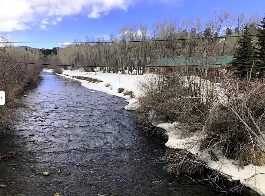 Down Home Lodge & Family RV Resort