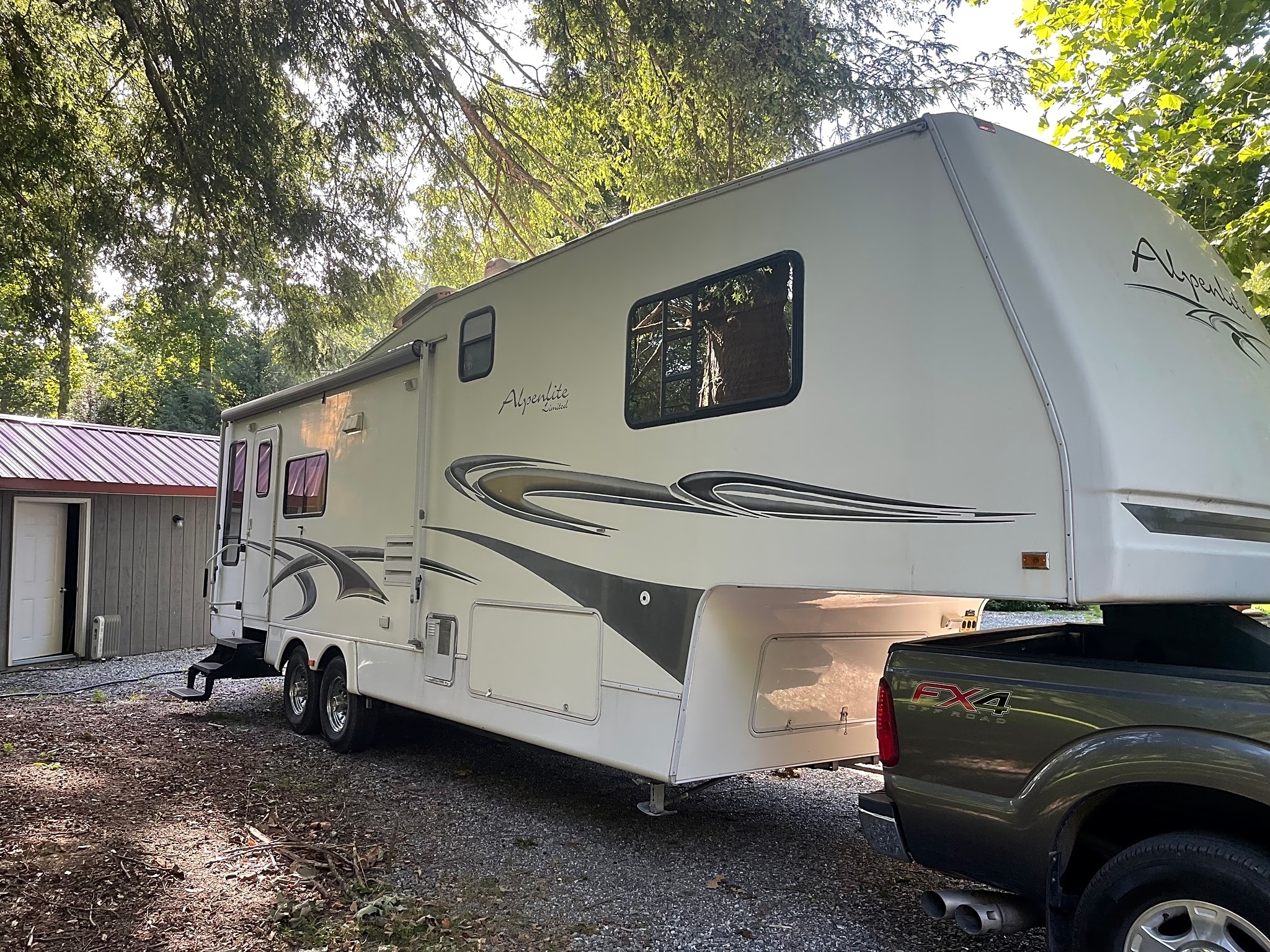 Starlite Trailer Lodge
