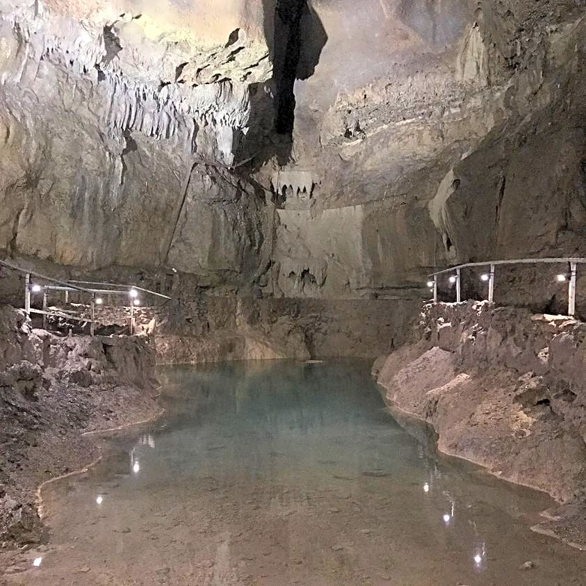 Cascade Caverns & Campground