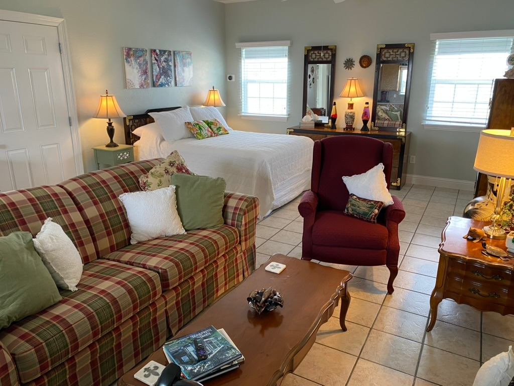 Barefoot Bungalow And RV Spot