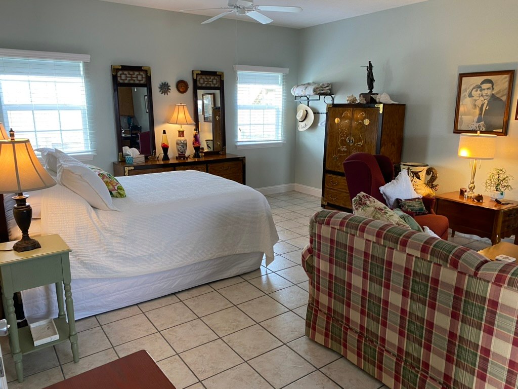 Barefoot Bungalow And RV Spot