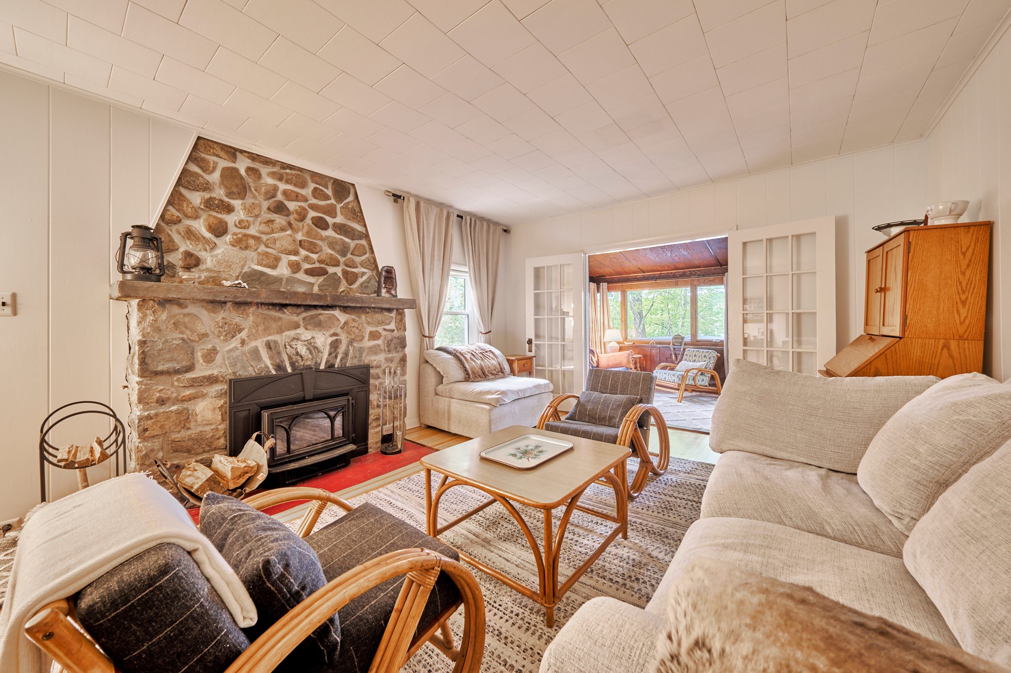 Lakeview Cottage with Hot Tub