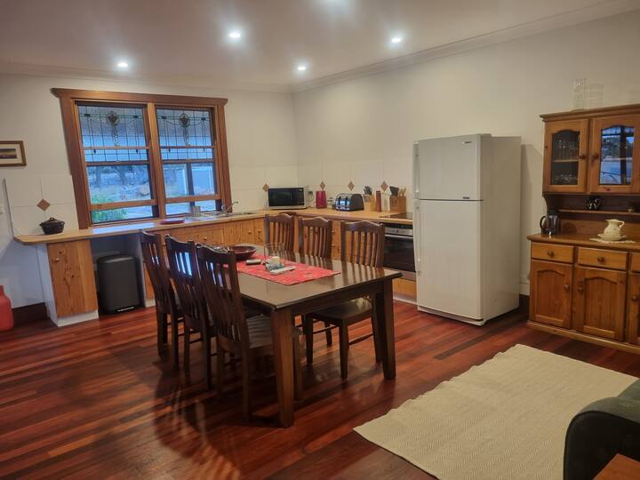 Roo Lagoon Homestead