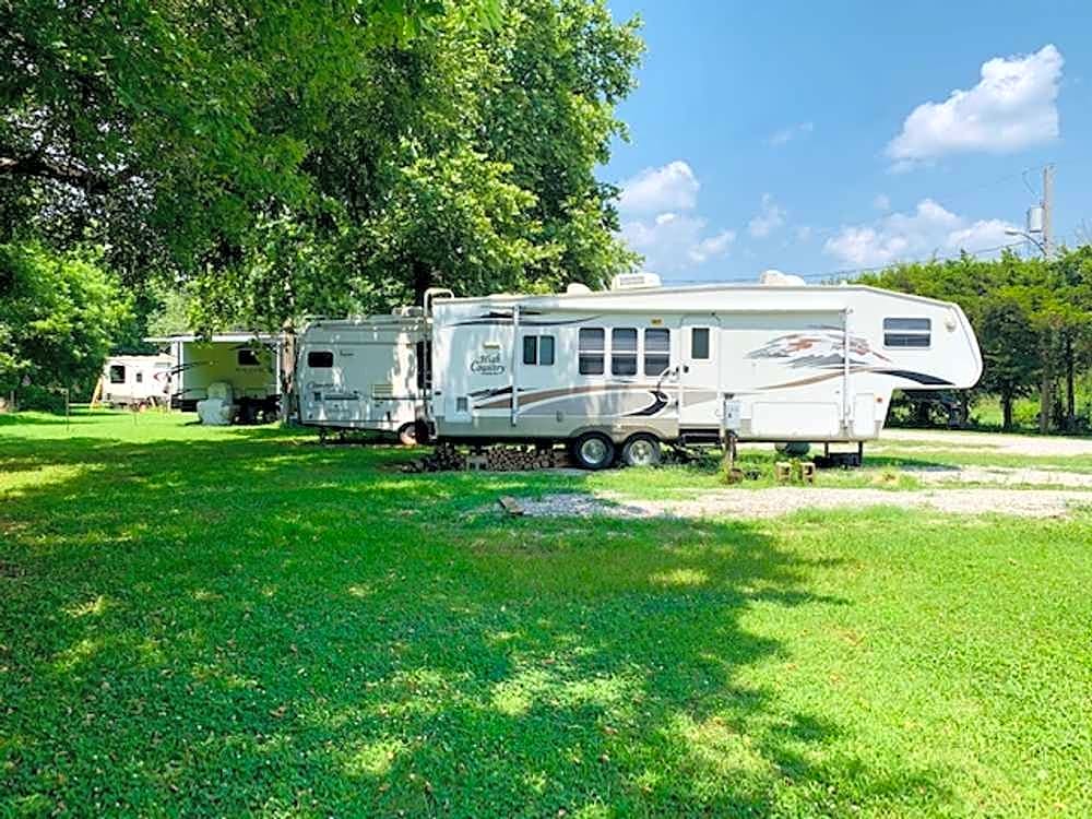 Deluxe Full Hook-Up RV Spot - 50 Amp