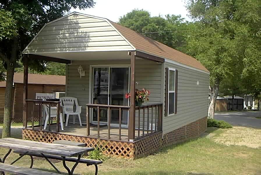 1 Bedroom Cottage W/Bathroom