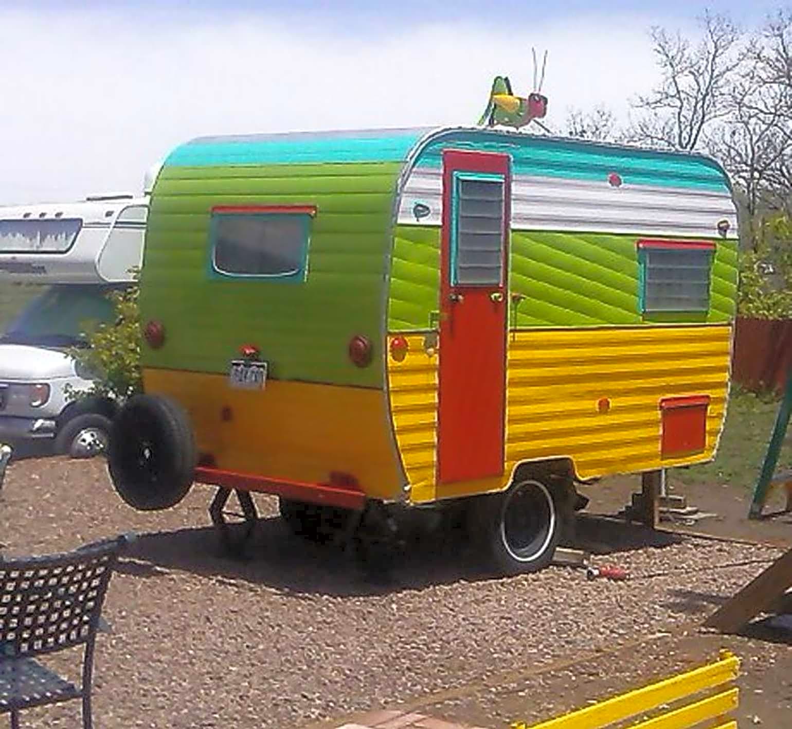 10 ft. Baby Vintage Trailer
