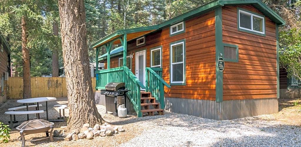 Cabin - Sleeps 6