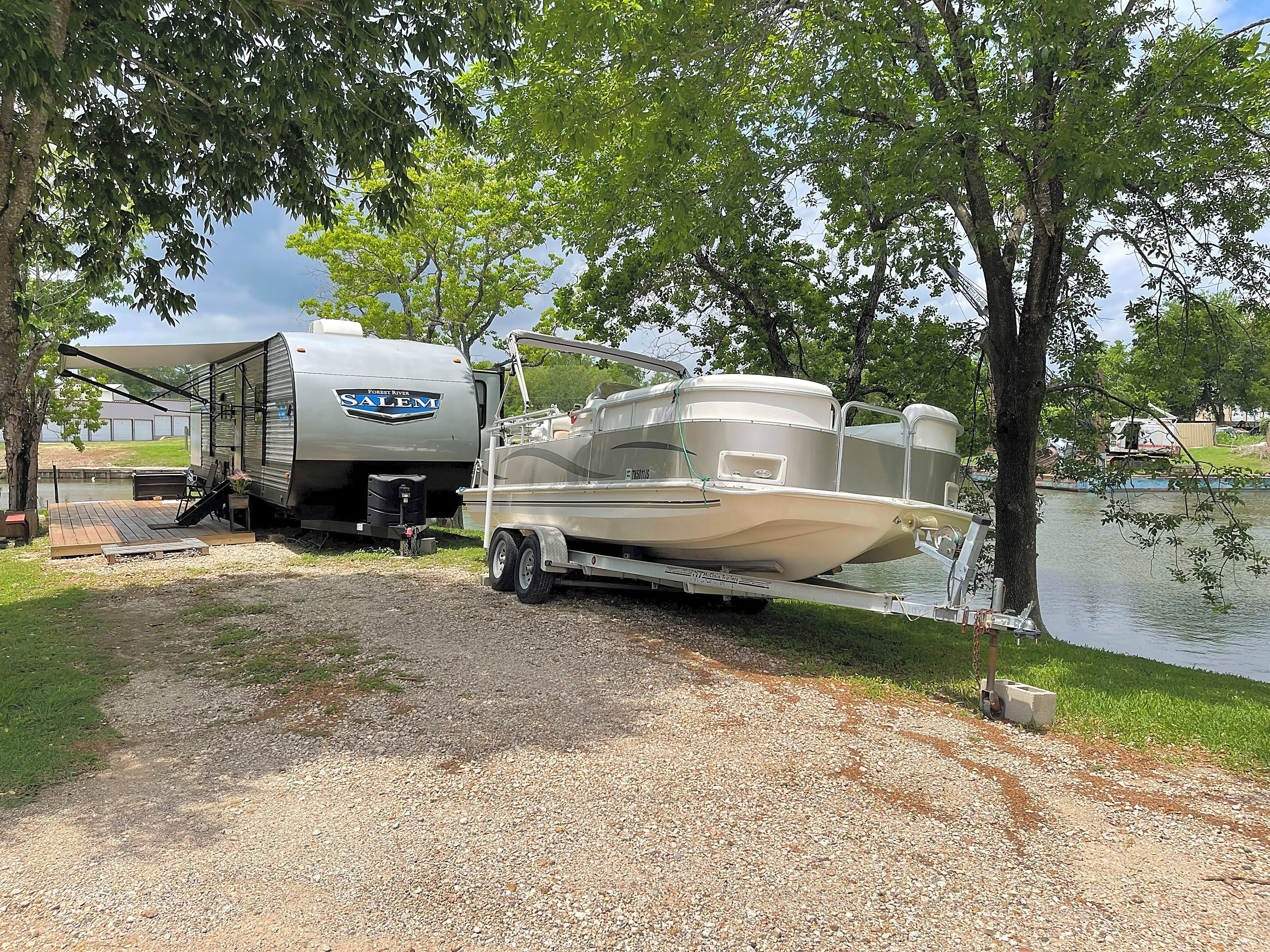 Waterfront, Full Hook up, Back-in RV Sites - Nightly Stays