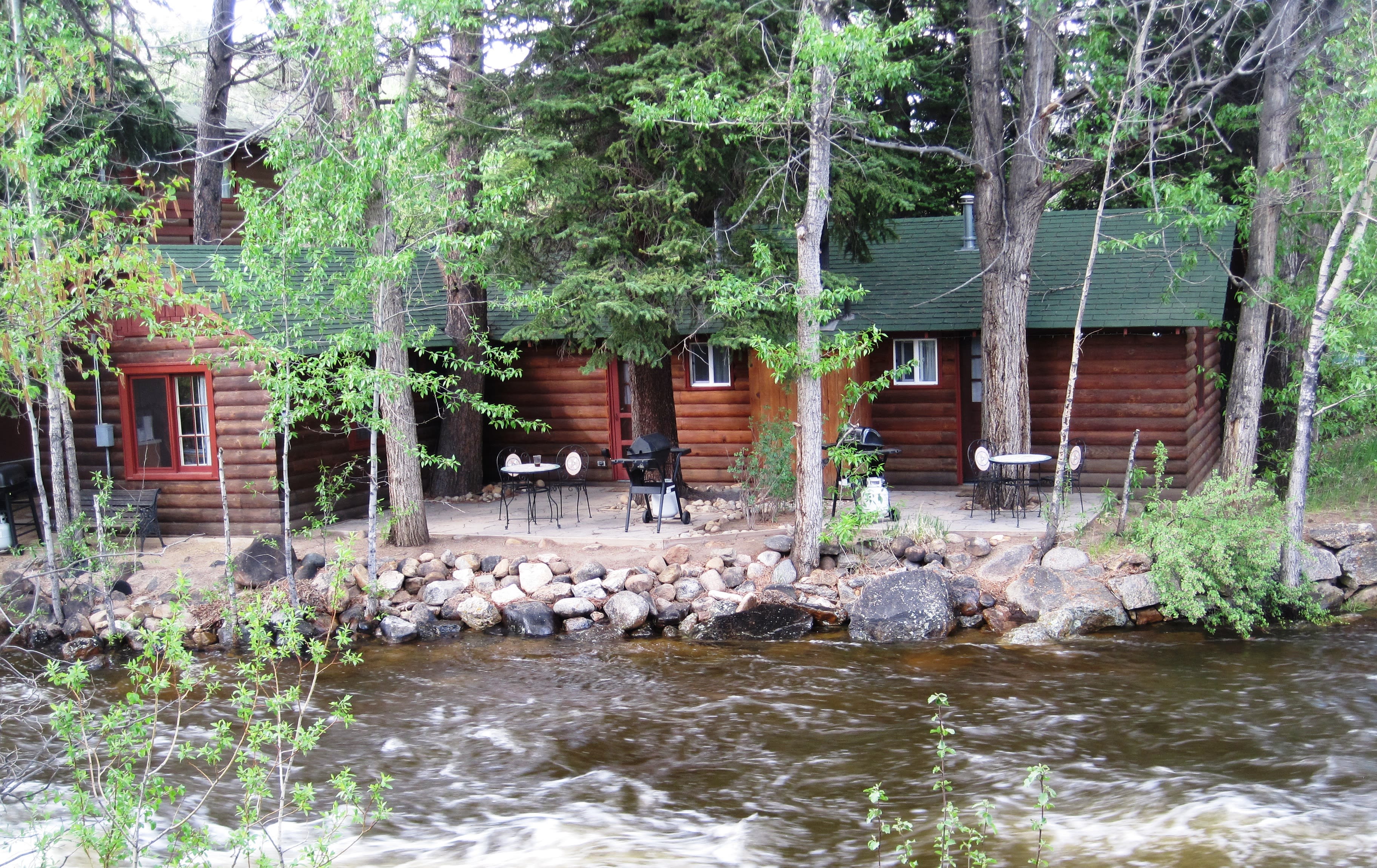 Swiftcurrent Lodge on the River