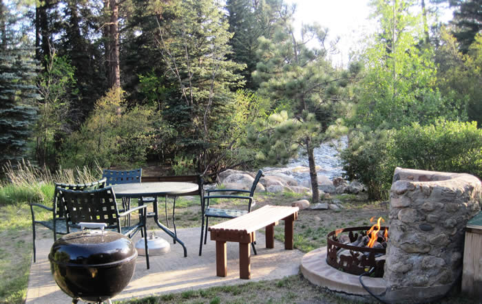 Swiftcurrent Lodge on the River