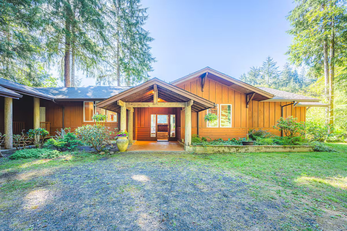 Tranquil 3-Bdrm Log Cabin Retreat