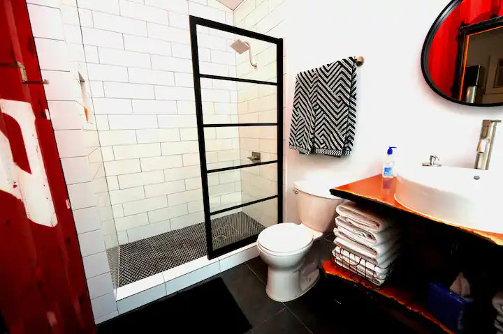 Eastside Container - Near Train, Downtown & UT