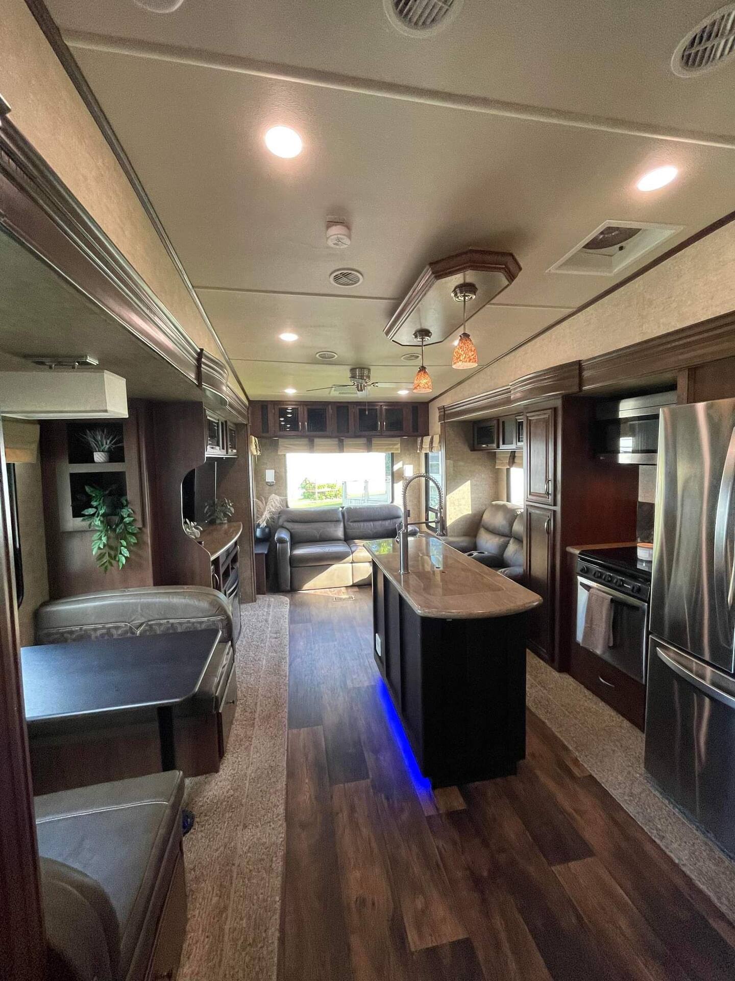 Lakeside Escape RV