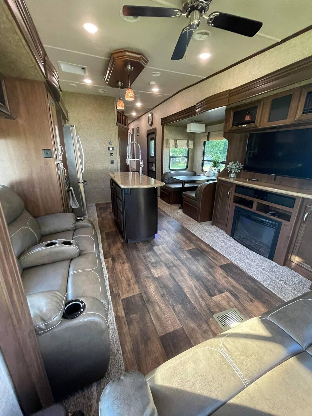 Lakeside Escape RV