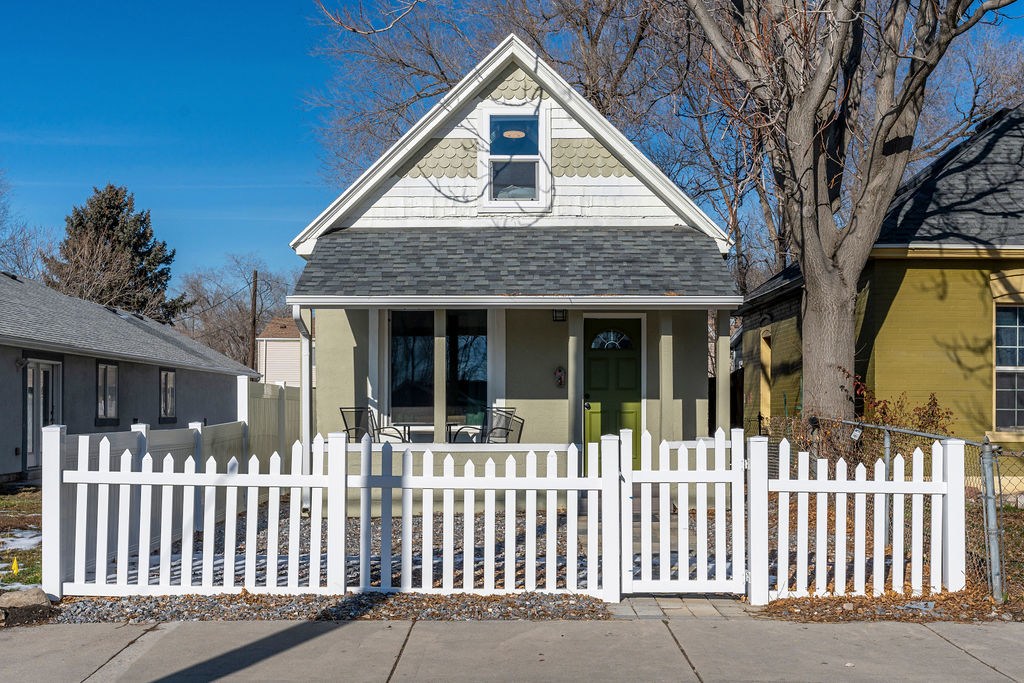 Enchanted Urban "Tree House" for 5