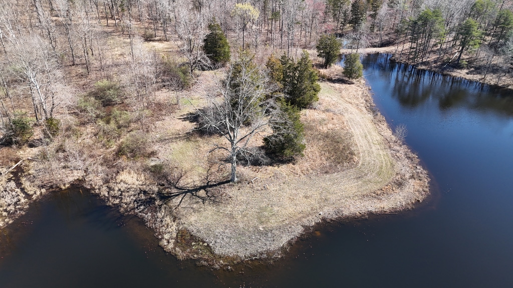 Lakefront!! Kayaks Available.