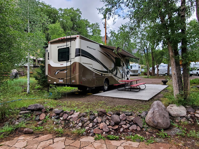 Blue Creek Lodge