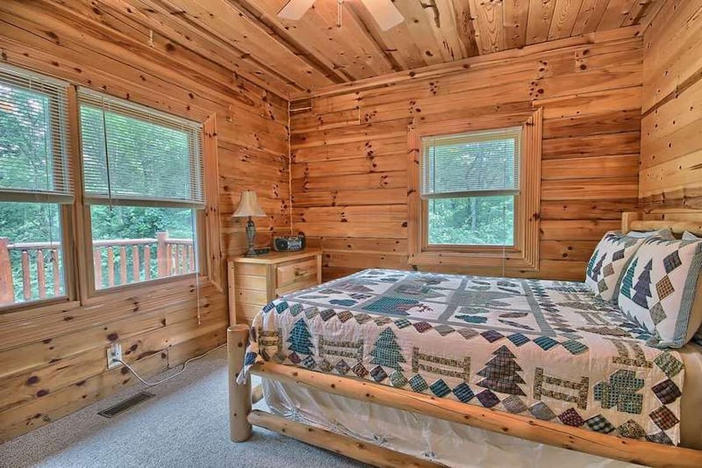 Secluded 5 bedroom cabin
