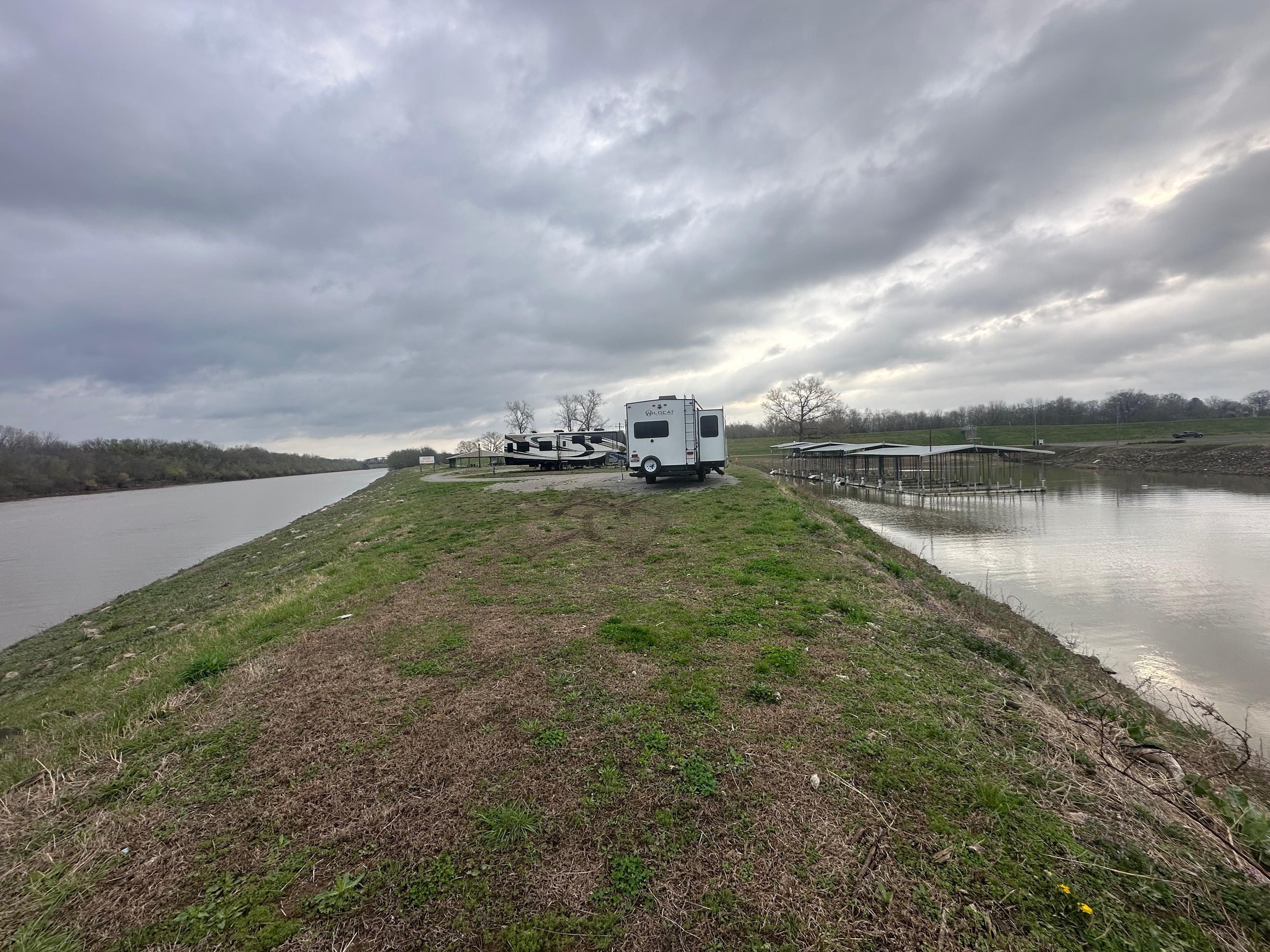 Kaskaskia River Camping & RV Park