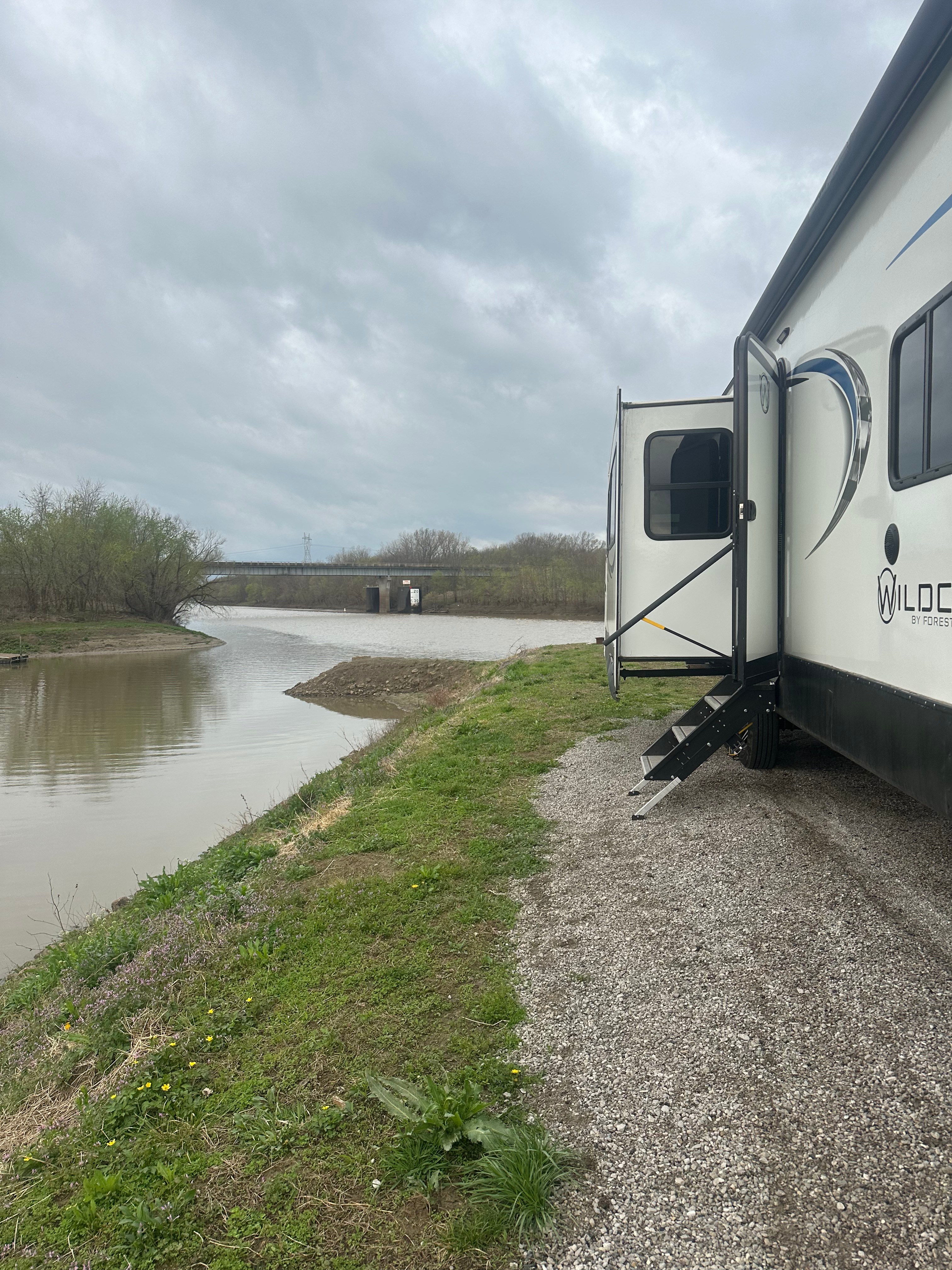 Kaskaskia River Camping & RV Park