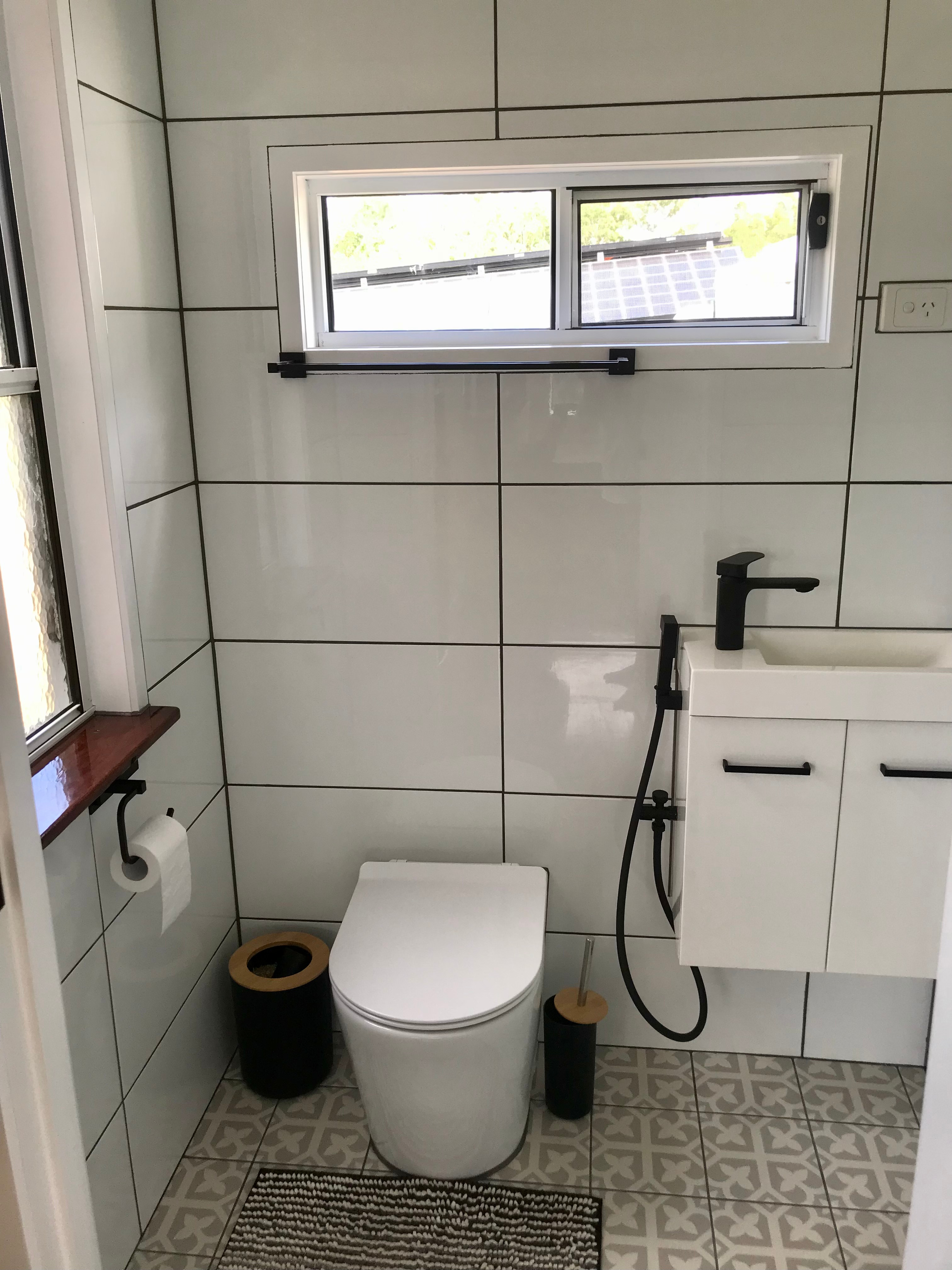 Bee Farm Off-Grid Tiny Home Stay