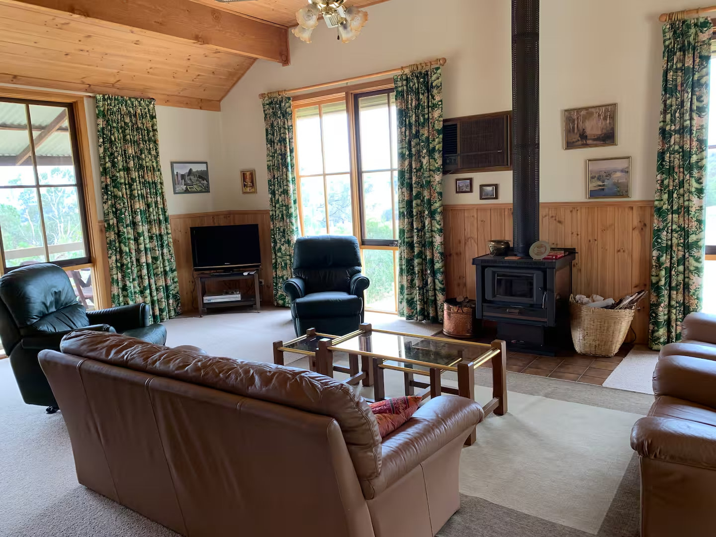 Mansfield Colonial Cabin