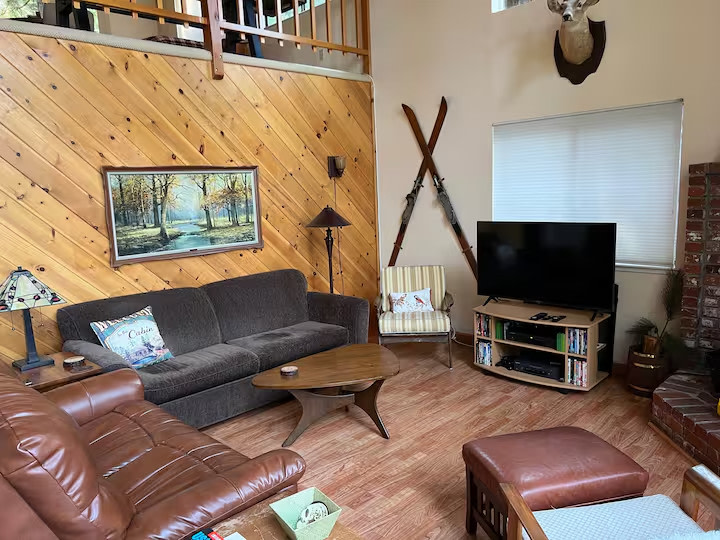 VIEWS! Pine View Lodge *Jetted Tub*