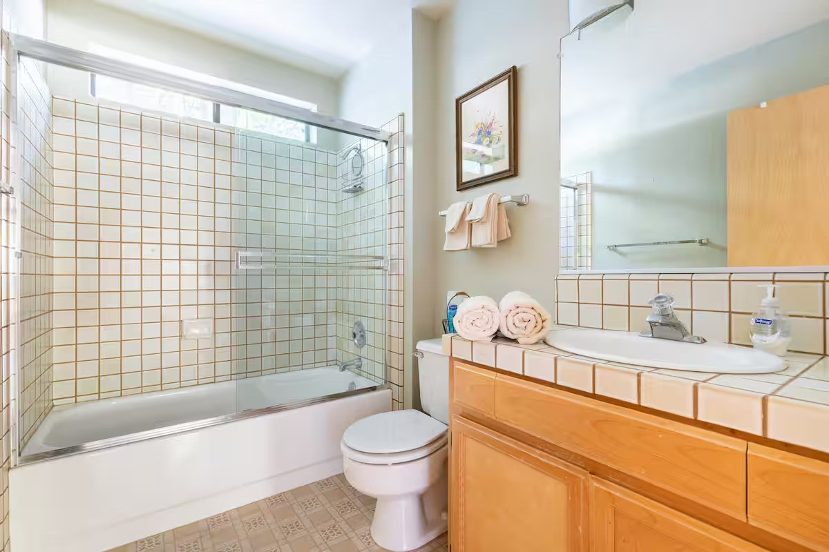 VIEWS! Pine View Lodge *Jetted Tub*