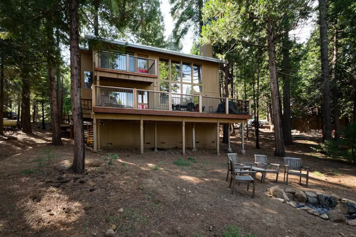 VIEWS! Pine View Lodge *Jetted Tub*