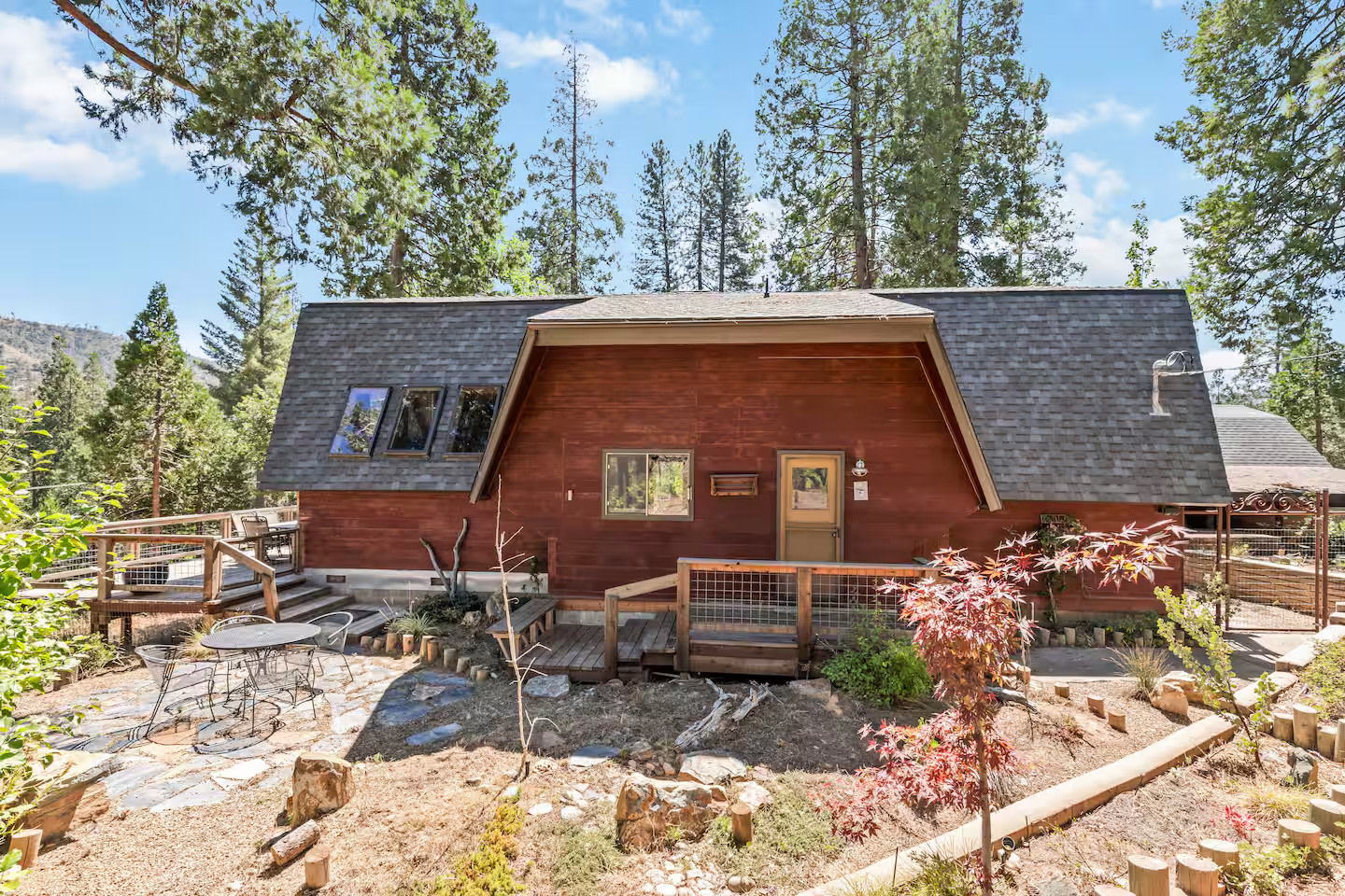 Forest Cabin Near Yosemite!