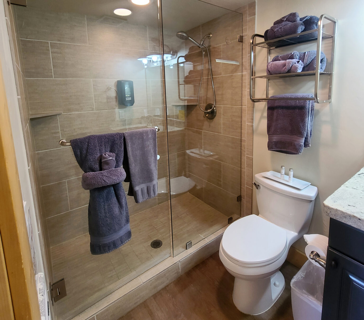 Lakeside Deluxe Cabins