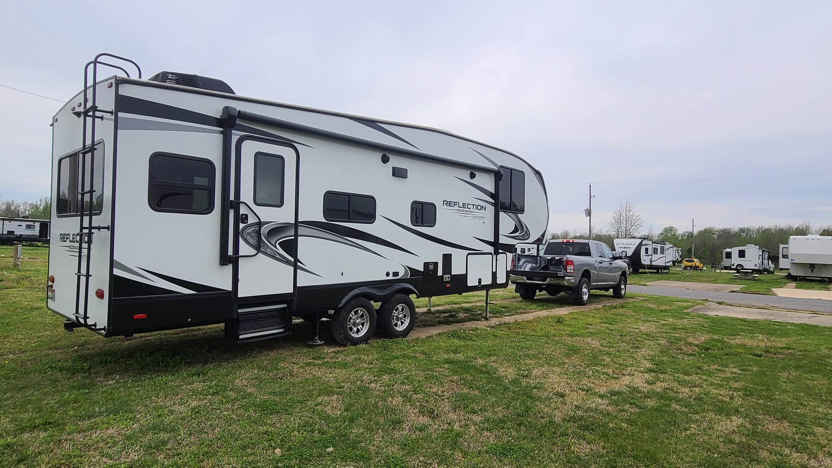 Cook’s Lake RV Parking