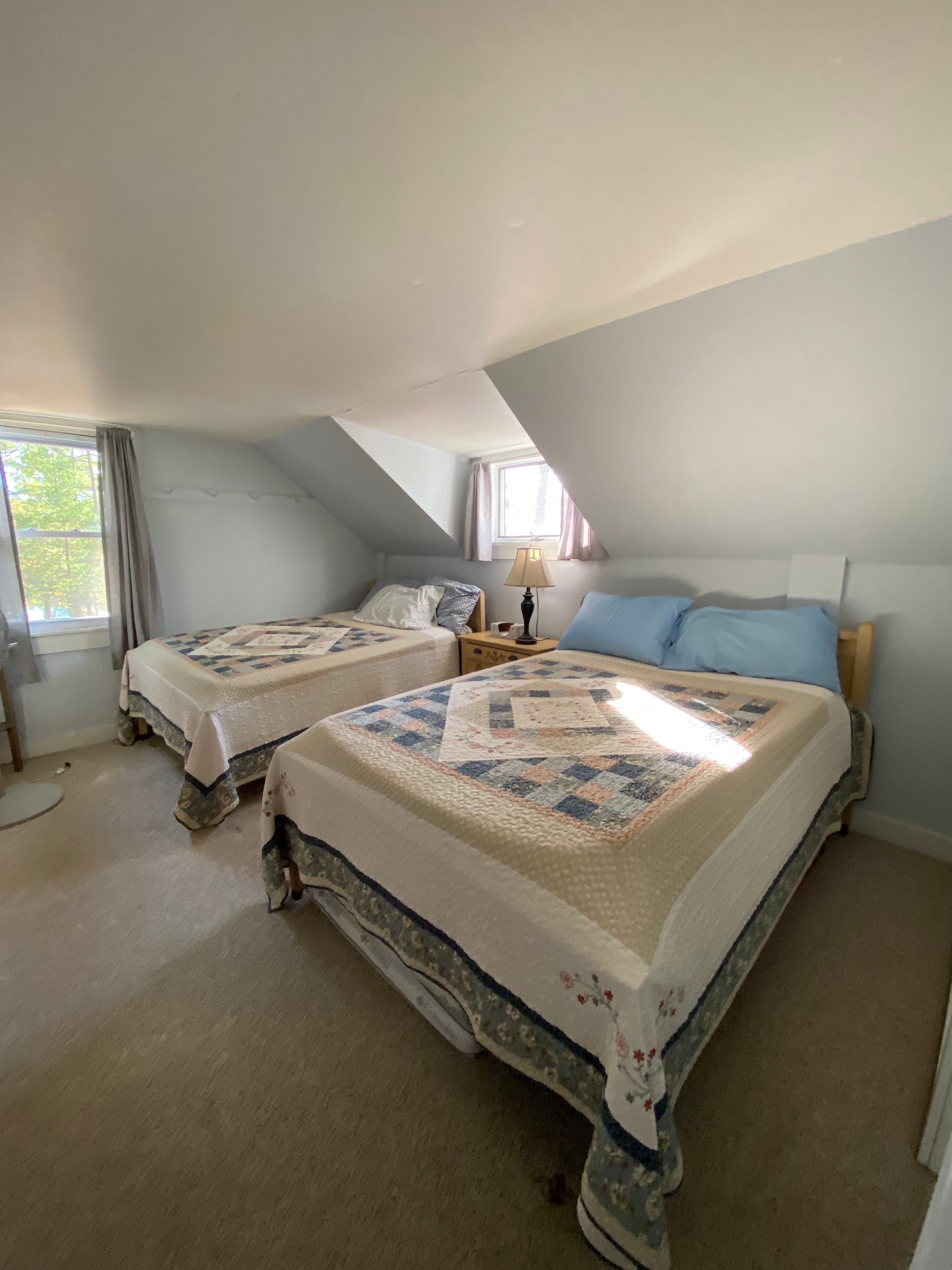 Upstairs Loft: 2x full sized beds