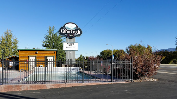 Cabin Creek Inn - Fireplace Jacuzzi Suites