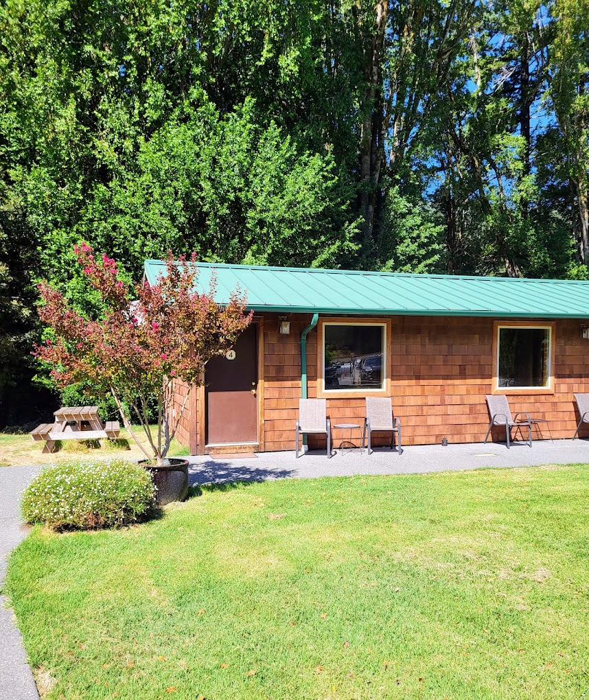 Cougar Lane Lodge & RV