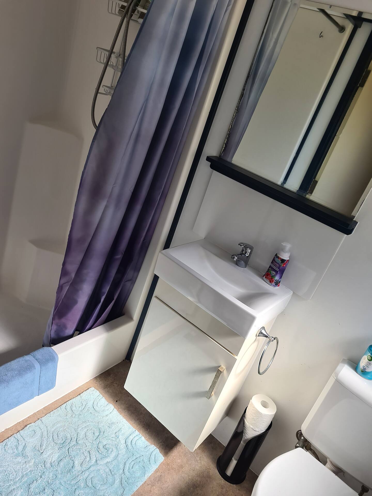 Funky Li'l Shack - Studio Cabin