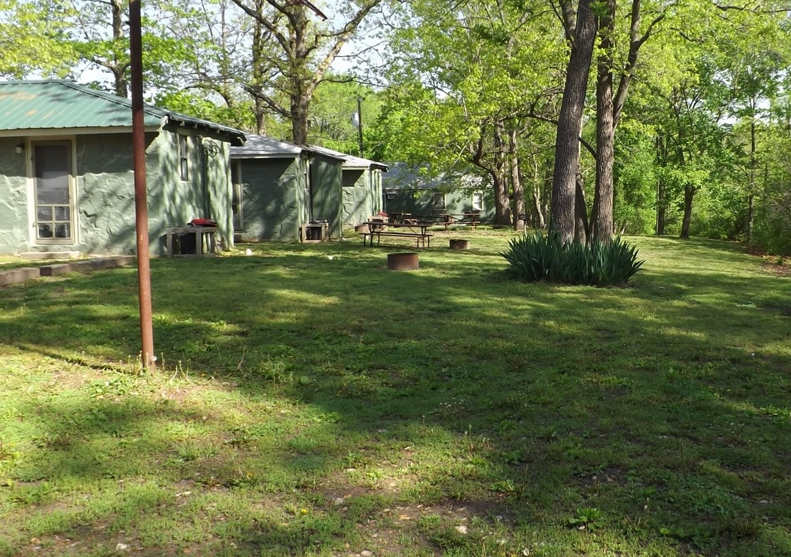 Oak Hill Court Cabins & RV Park