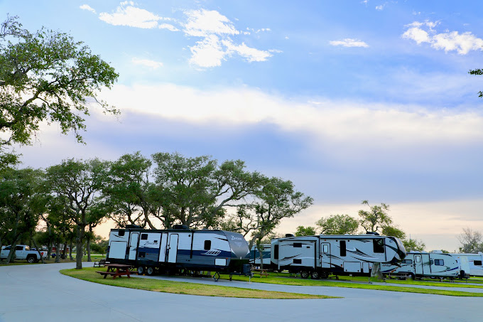 Majestic Oaks Resort