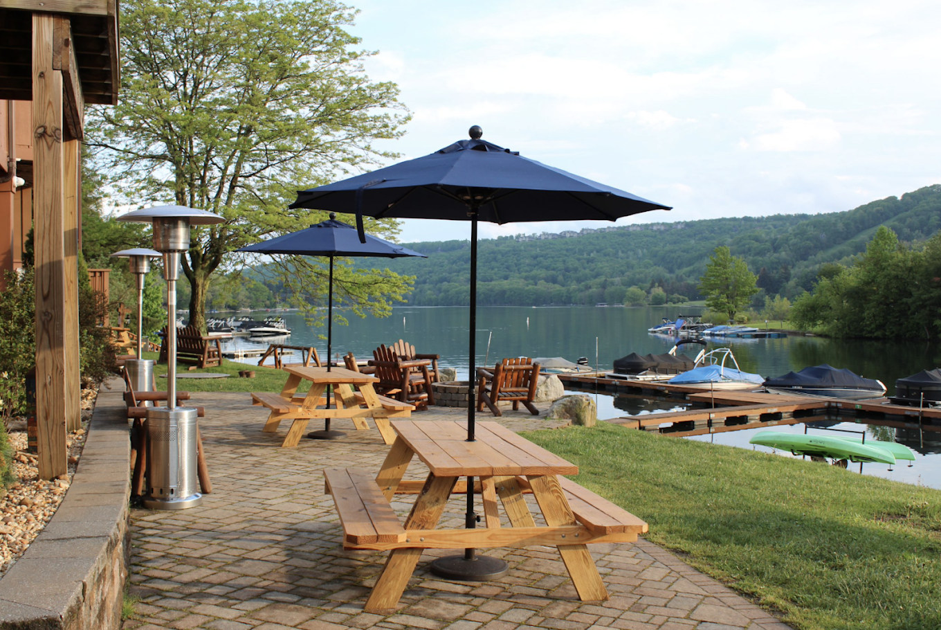 Lakefront Lodge