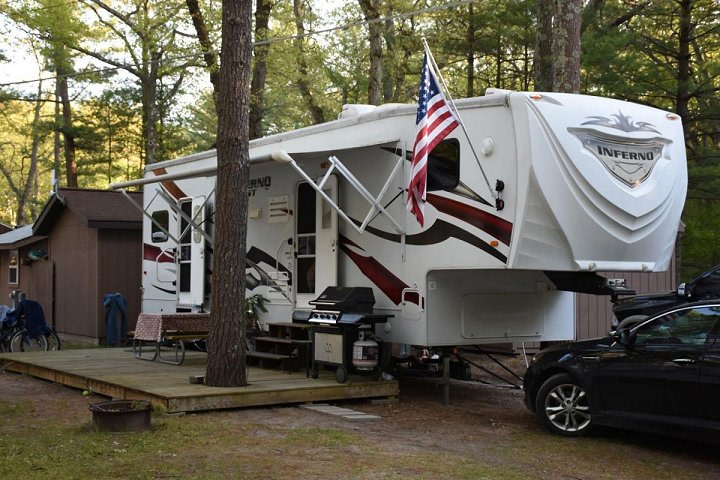 Whispering Surf Campground at Bass Lake