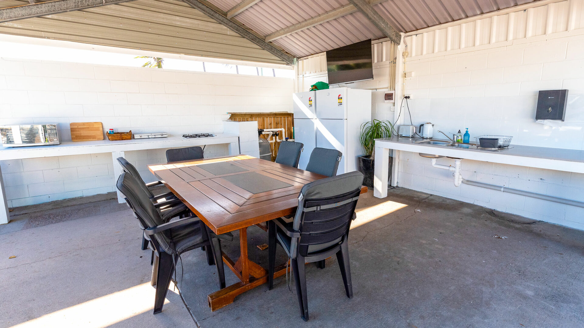 Rose Bay Beach Caravan Bowen