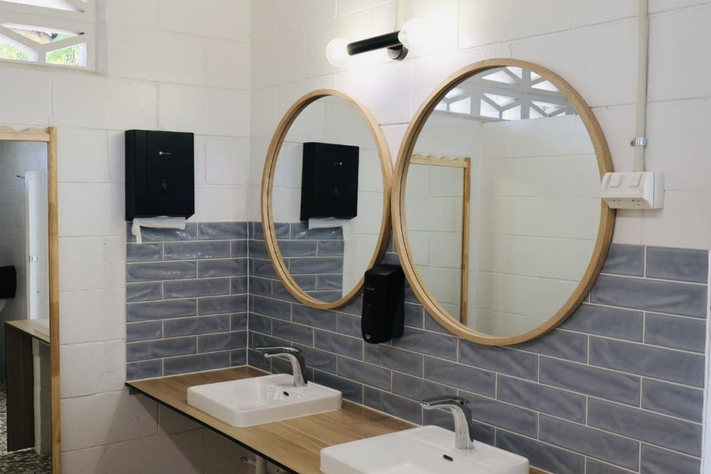 Rose Bay Beach Caravan Bowen