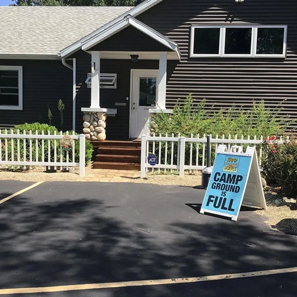 Kamp Across From the Dunes