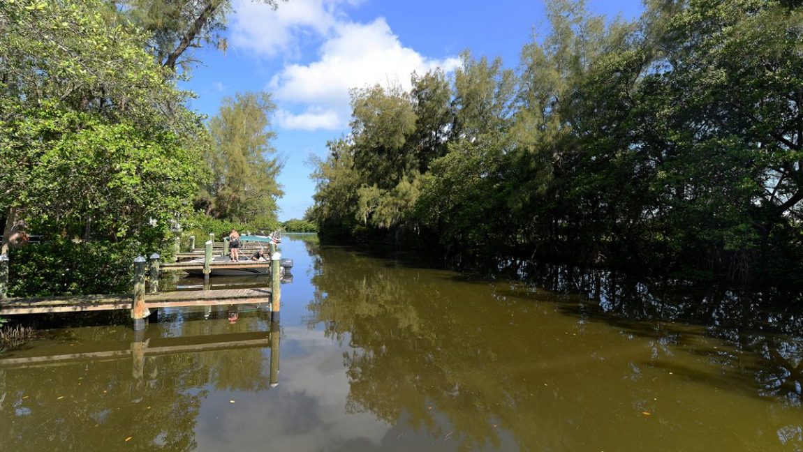 Holiday Cove RV Resort