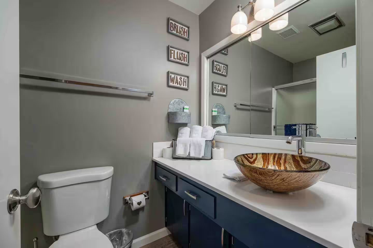 Squirrels Leap Lodge Near Yosemite