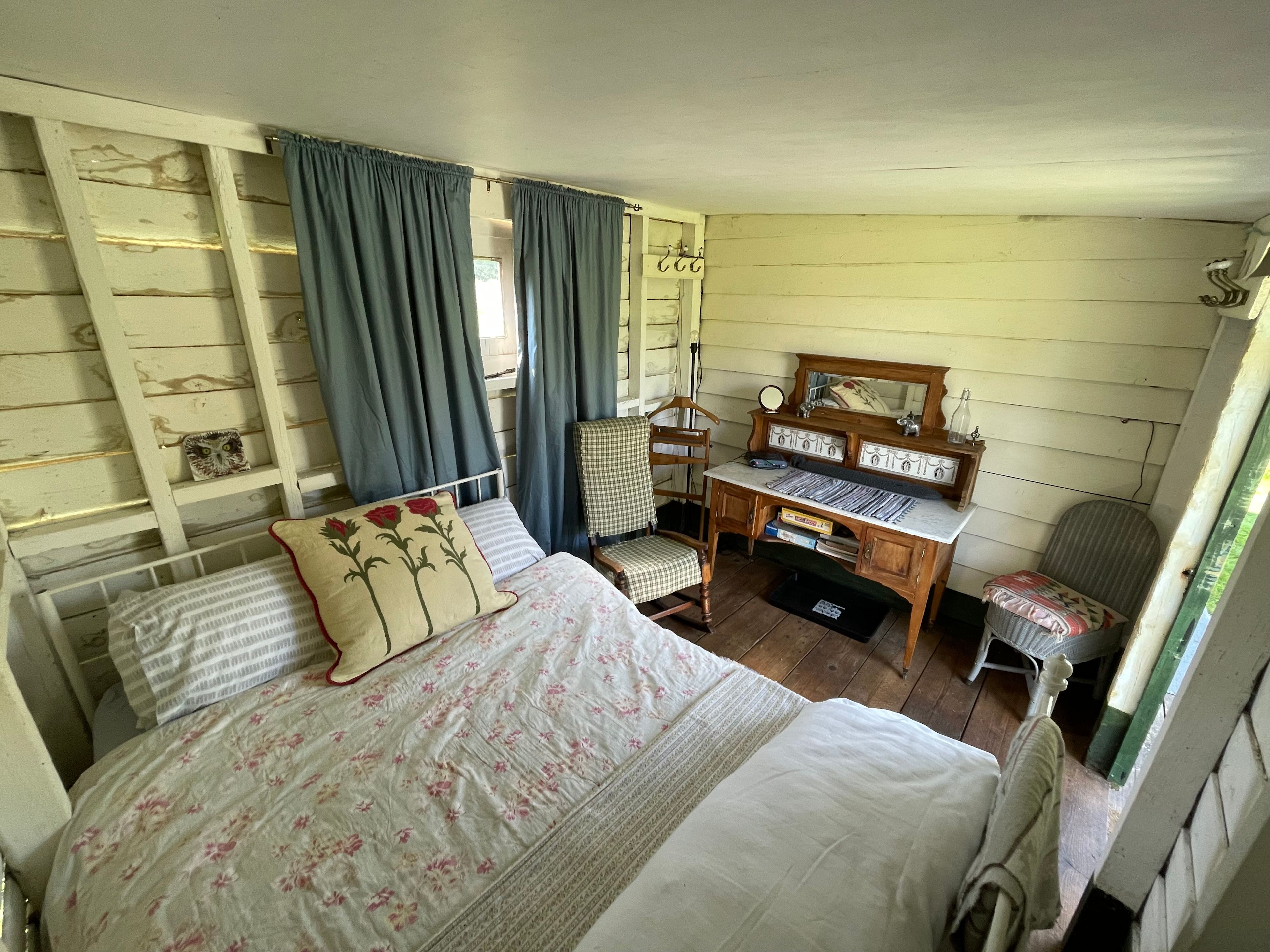 Cosy double bedroom with a proper mattress