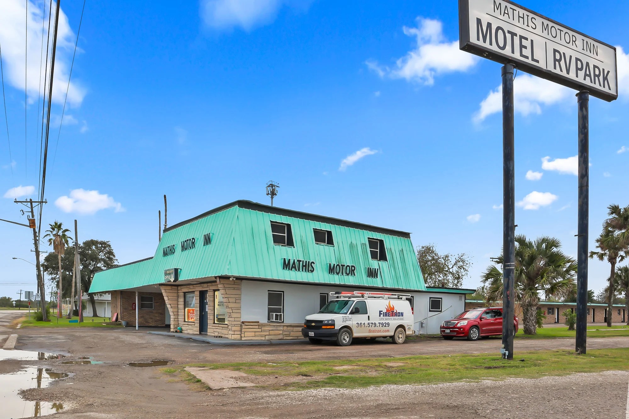 Mathis Motor Inn and RV Park