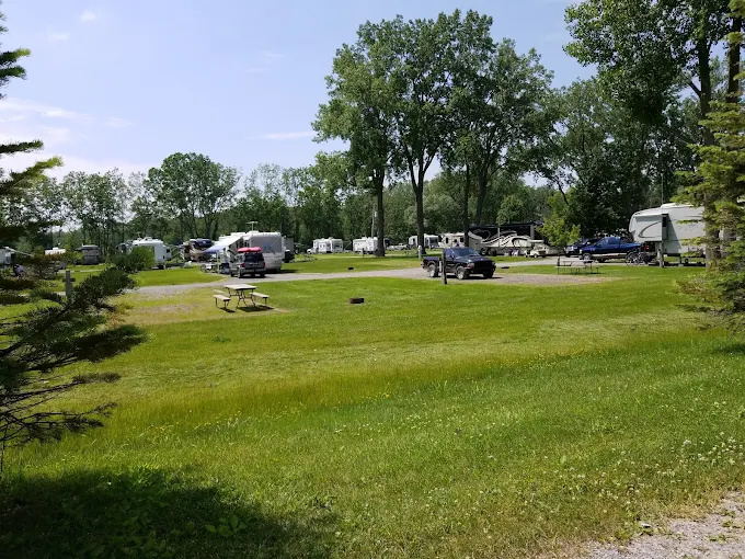 Niagara's Lazy Lakes Camping Resort