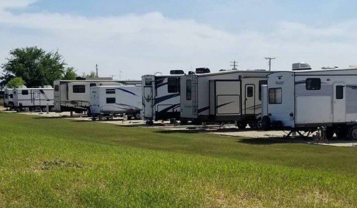 Flatonia Retreat & RV Resort