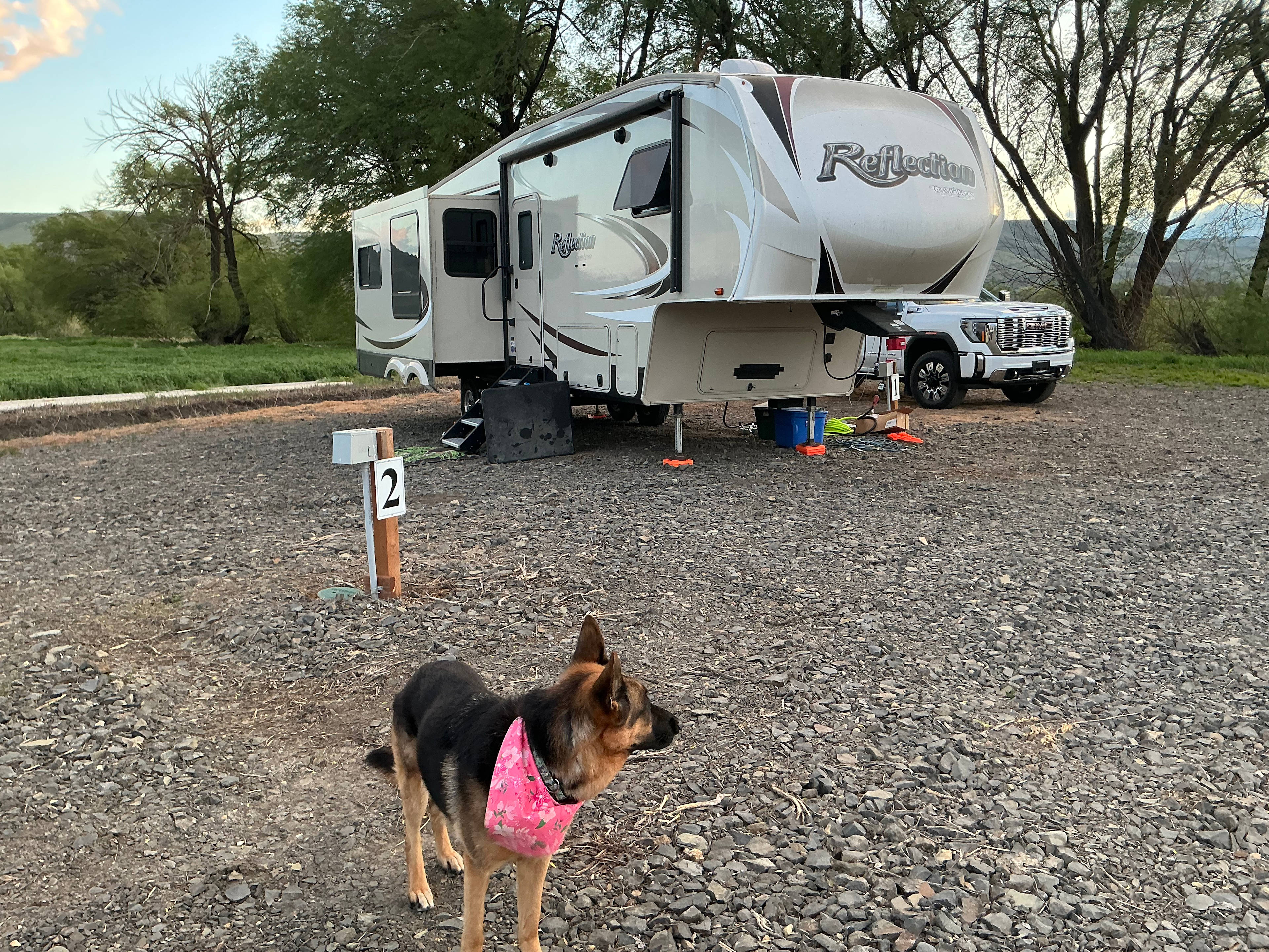 Nice and open. Very easy to turn around and set up. Water and power are right where they need to be. 